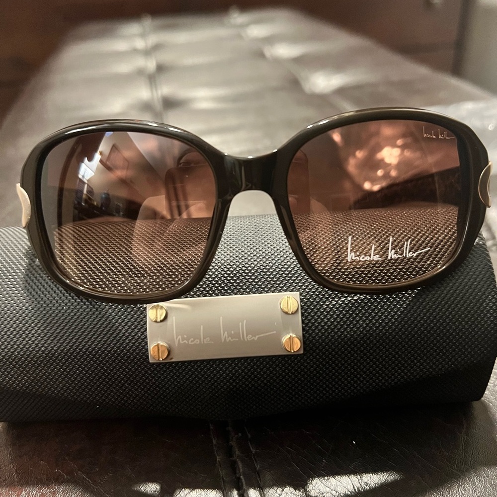 NWT Nicole Miller Trinity Sunglasses